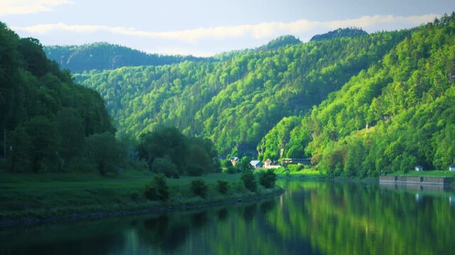 Countryside River Valley : Painting esque landscape from Czech Bohemia
8 Seconds
Handheld