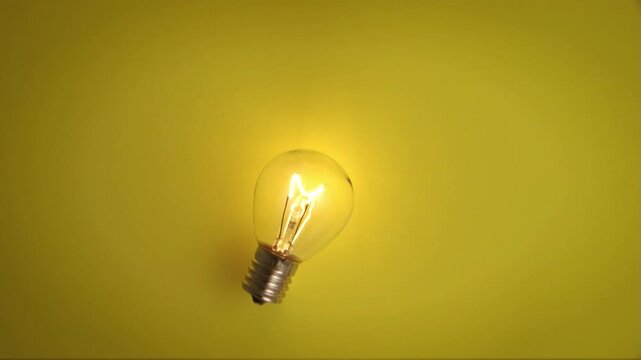 ゴールドのバックカラーに電球点滅