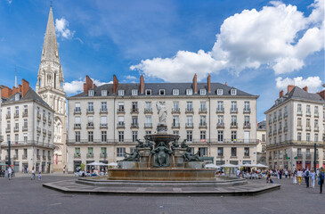 Fototapeta premium Nantes, France - 05 08 2026: Royal Square. Panoramic view of the square, the fountain and Basilica of Saint Nicholas behind