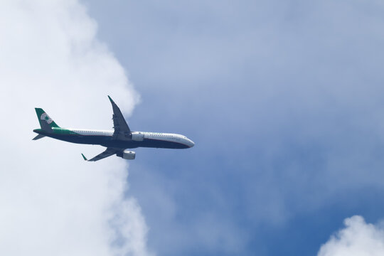  B-16225  Airbus A321 of EvaAir