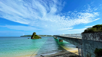 沖縄県北部 古宇利大橋とエメラルドグリーンの海 絶景 やんばる 古宇利島 © creamfeeder