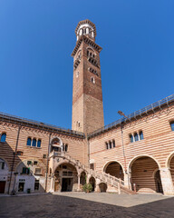 Obraz premium Palazzo della Ragione is the house of Modern Art Gallery Achille Forti (Galeria d'Arte Moderna) on Piazza delle Erbe in center of Verona city