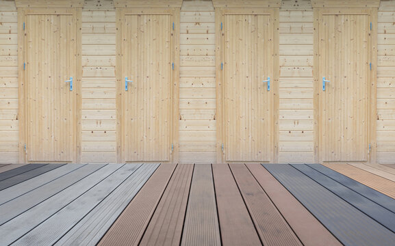 Umkleider&auml;ume mit einfachen Holzt&uuml;ren und WPC Terrassendielen