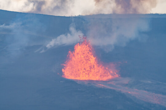 Episode 46 of lava fountaining in Halemaʻumaʻu Crater at the summit of Kīlauea ( shield volcano ). lava fountain and lava flow . Keanakako'i Overlook, Hawaiʻi Volcanoes National Park.