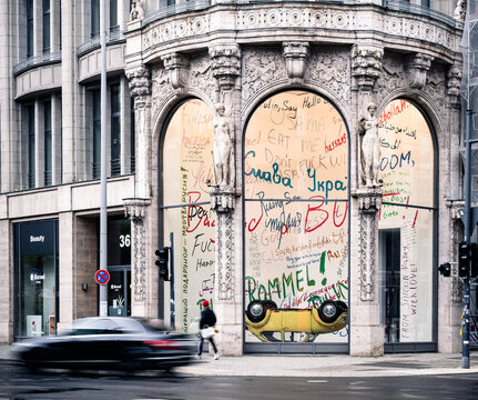 Berlin, Germany: modern art exhibition of WALID RAAD⁣⁣⁣⁣, Like a rubber rung on a ladder⁣⁣⁣⁣ in Charlottenstrasse⁣⁣⁣