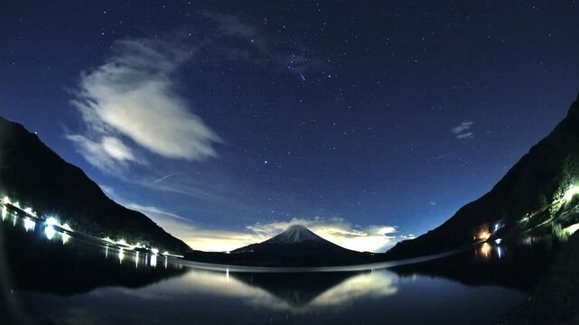 精進湖と富士山と星座