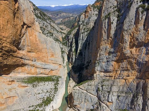 An aerial view of a narrow gorge with steep rock faces and a river flowing through the valley, aerial view, Congost de Mont-rebei gorge, Noguera Ribagor&ccedil;ana Mont-rebei Natural Park, Montsec mountain range, Noguera Ribagor&ccedil;ana river, Lleida province, Catalonia, Aragon, Spain