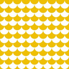 A vibrant yellow and white fish scale seamless pattern. A bright scallop geometric background for fabric, wallpaper, wrapping paper, and vector textile design. © MDC