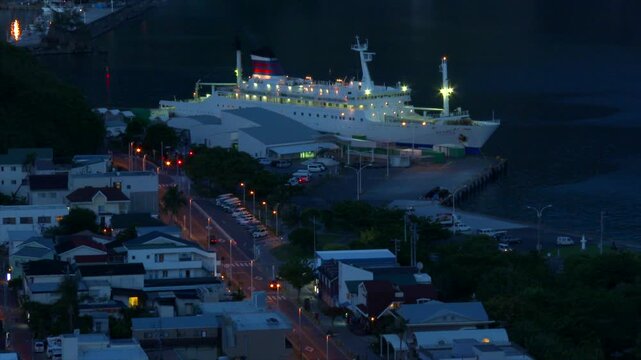 小笠原父島の二見湾に停泊するおがさわら丸と大村地区の夜景