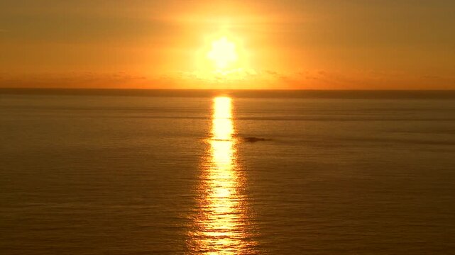 小笠原父島三日月山展望台・ウェザーステーションから夕陽と海