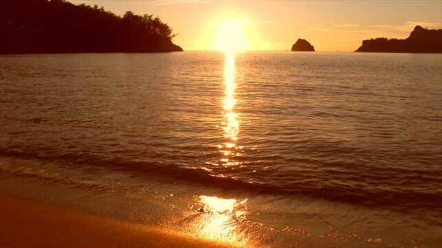 小笠原父島の扇浦の夕陽