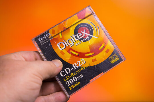 Digitex CD-R23 CD-R media disc with 200MB storage capacity and 23-minute audio recording time. The disc features 1x-16x multispeed recording, compatible with various CD writers. Packaged in a clear je