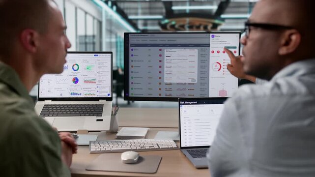 Vendor Risk Manager Reviews Third-party Compliance