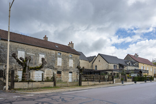 Buffon is a French town and commune, in the Burgundy region, Cote-d'Or department.