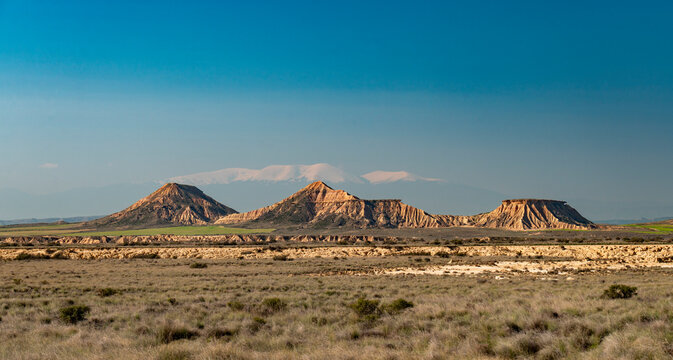 Bardenas reales desierto en d&iacute;a despejado