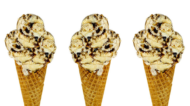Cialda a cono con gelato variegato al caff&egrave; 