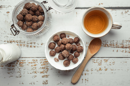 c&eacute;r&eacute;ales de chocolat fait maison billes avoine et cacao pour le petit d&eacute;jeuner