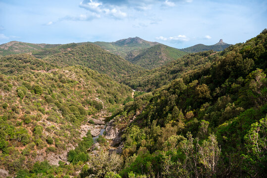 Sardegna, Ogliastra, paesaggio con vista sul Rio Calaresu e Perda Liana in lontananza, Italia, Europa Occidentale 
