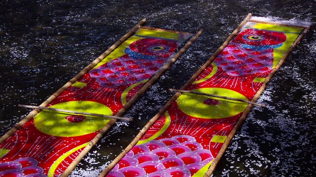 五条川のんぼり洗いの鯉のぼりと花筏