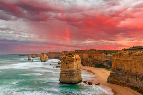 Australia, Victoria, long exposure of the Twelve Apostles at cloudy dawn
