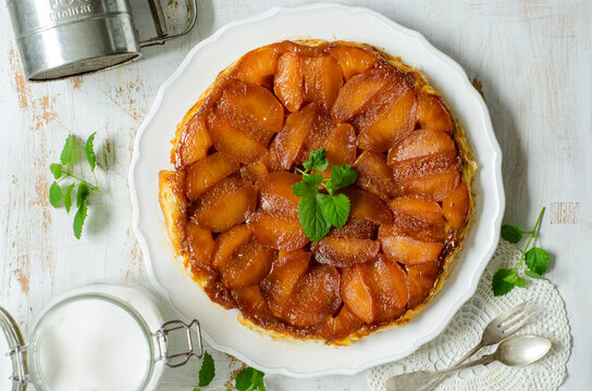 Plate with Tarte Tatin garnished with mint leaves