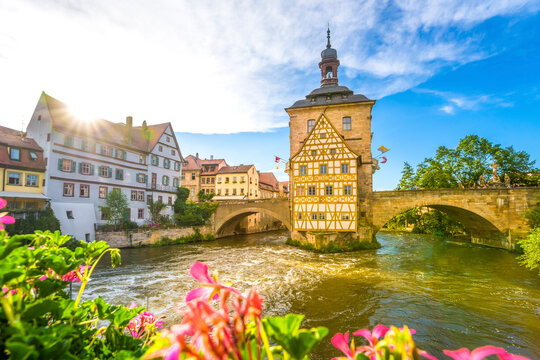 Germany, Bavaria, Bamberg, Regnitz river with old townhall