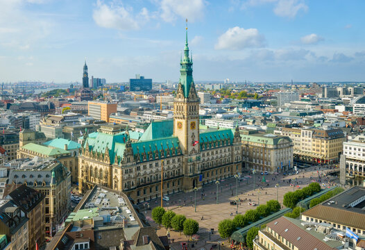 Germany, Hamburg, Cityscape with city hall