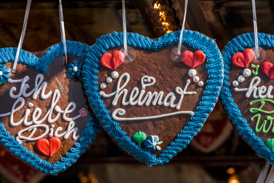 Germany, Bavaria, Munich, gingerbread hearts at the Oktoberfest