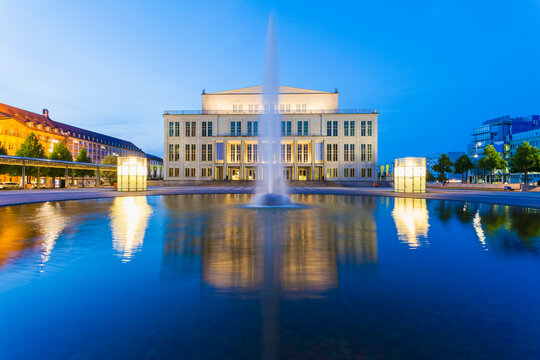 Germany, Saxony, Leipzig, Opera house at dusk