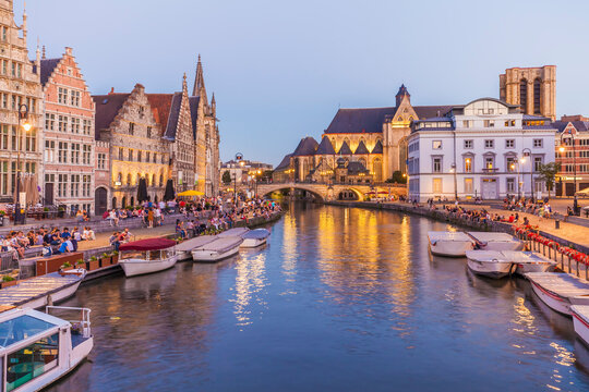 Belgium, Ghent, old town, Korenlei and Graslei, historical houses at River Leie at dusk