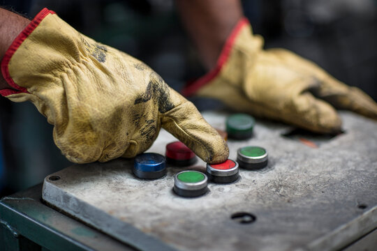 Hand operating control panel