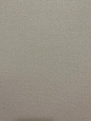 Fototapeta premium A high-resolution full-frame texture of a neutral grey wallpaper featuring a fine, uniform linen or fabric-like weave pattern, suitable for professional backgrounds and design projects.
