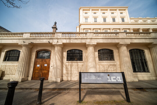 LONDON - THE MALL SW1Y - Institute of Contemporary Arts ICA entrance Nash House