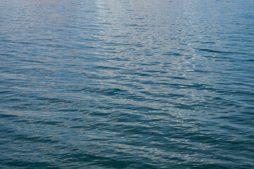 Obraz premium a calm blue water surface with gentle ripples reflecting the sky.