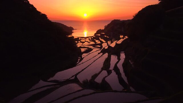 佐賀県玄海町 浜野浦の棚田 夕日 タイムラプス