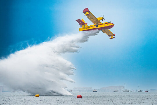 Canadair CL-215 fllying exhibition (San Javier, Spain)