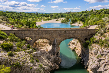 Fototapeta premium Le Pont du Diable de Aniane au dessus de l'Hérault en France