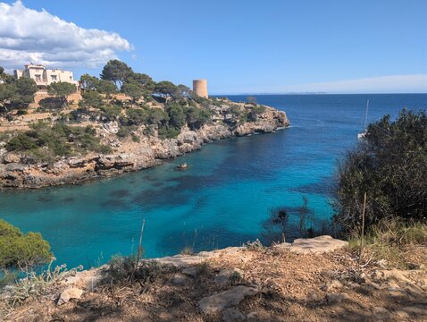 Crique avec mer bleue turquoise &agrave; Majorque