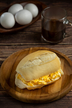 Bread with egg. Bread filled with scrambled eggs, known in Brazil as "P&atilde;o com ovo".