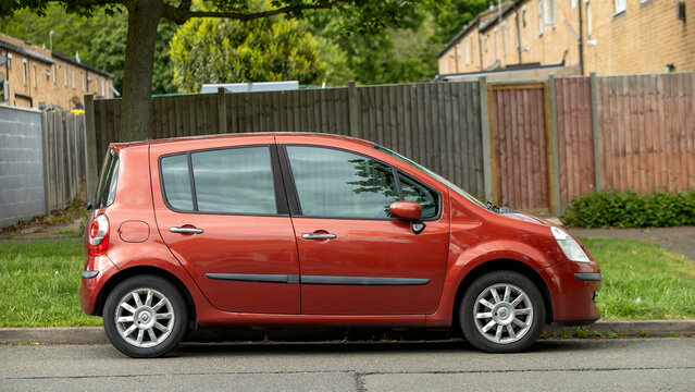 Milton Keynes,Bucks,UK - May 18th 2026: 2007 Renault Modus car parked on a British road