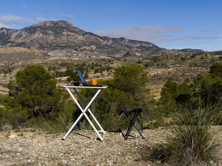 Naklejka premium Scenic outdoor office for a digital nomad in the mountains