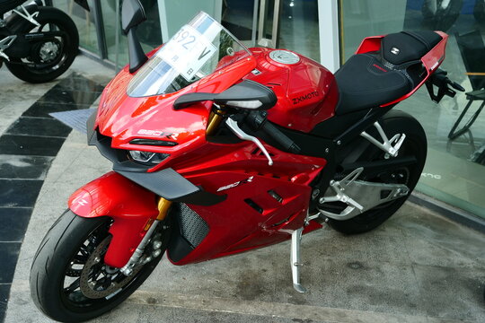 Qingdao,China-May.22.2026:A row of vibrant red ZXMOTO 820RR sportbikes with aerodynamic winglets is lined up inside a dealership showroom.