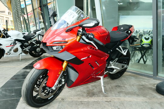 Qingdao,China-May.22.2026:A row of vibrant red ZXMOTO 820RR sportbikes with aerodynamic winglets is lined up inside a dealership showroom.