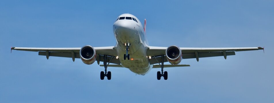 Volotea A320 "maman j'arrive" atterrissage banni&egrave;re