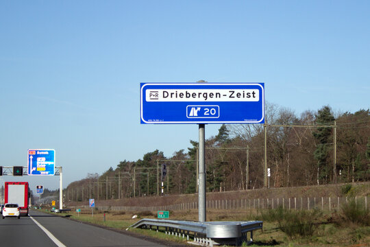 Autobahntafel, Niederlande, Autobahn A12, E35, Ausfahrt 20, Driebergen - Zeist, P+R Parkplatz in Richtung Den Haag