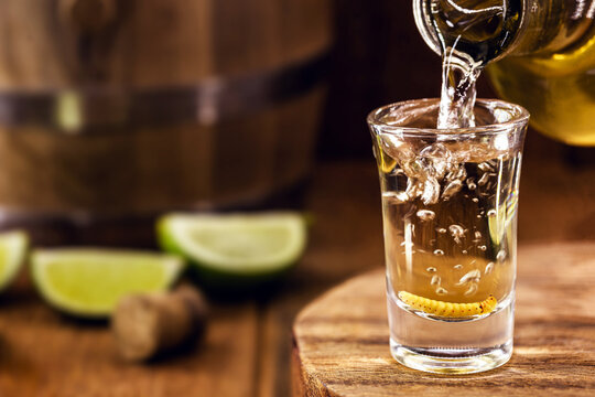 MEZCAL Y TEQUILA BEBIDAS Y COCTELES