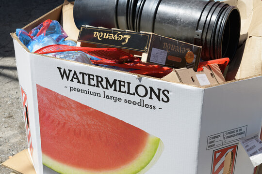 garbage incl a heavy duty watermelon bulk bin cardboard box, Toronto
