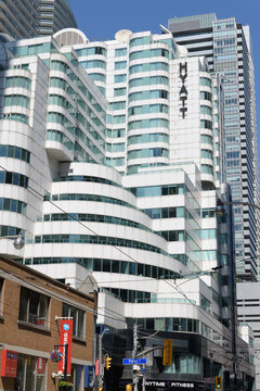 west facing elevation of Hyatt Regency, a four-star hotel, located at 370 King St W, Toronto