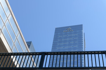Naklejka premium skyward oblique angle view of Delta hotel, 75 Lower Simcoe St, Toronto