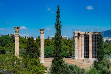 Fototapeta premium Temple of Olympian Zeus columns and scaffolding